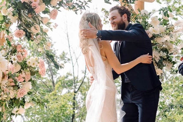 Dayna Douros's photoshoot on her wedding day